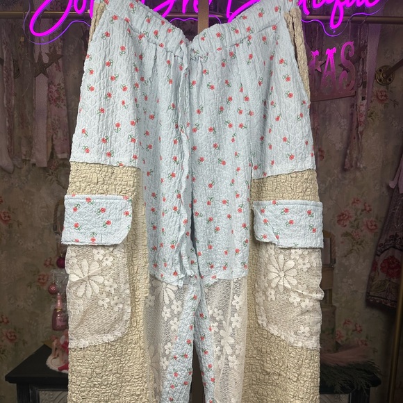 🆕 POL Floral Patchwork Pants NWOT - Picture 2 of 9